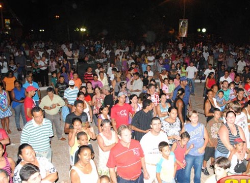 PBLICO PRESENTE - CERCA DE 2700 PESSOAS